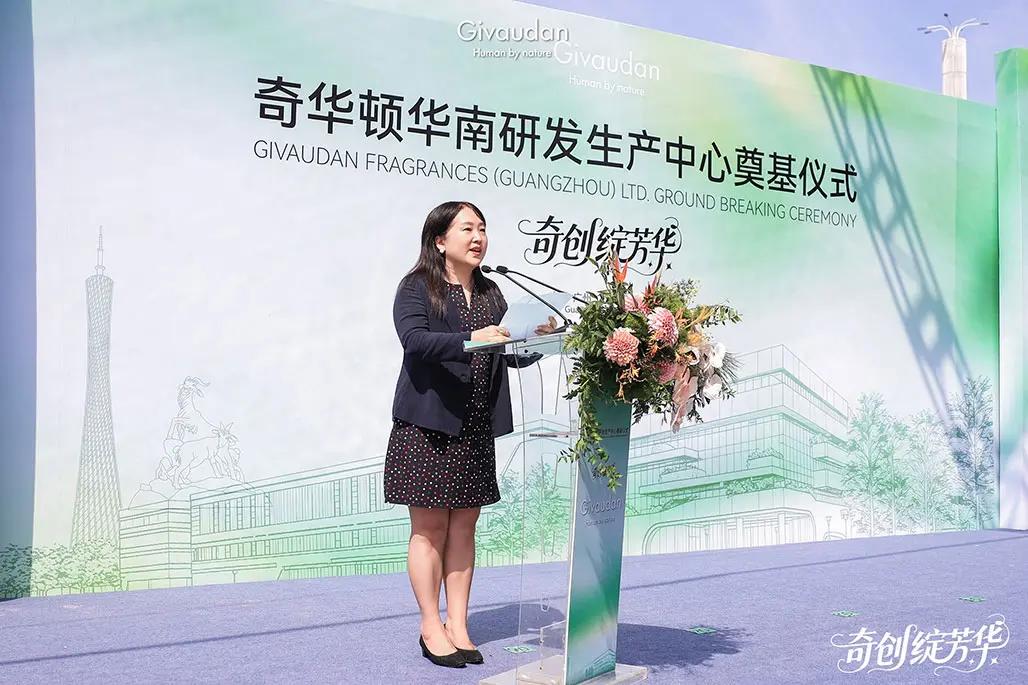 Yaling Li, Head of Fragrances China and Korea addresses the audience at the ceremony